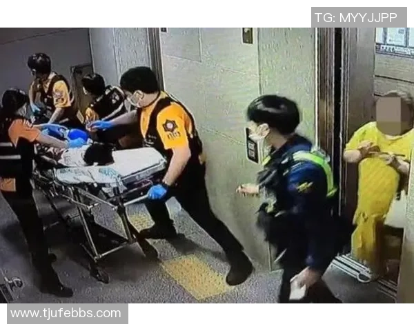 足球球星涉嫌虐待儿童事件引发社会广泛关注与讨论